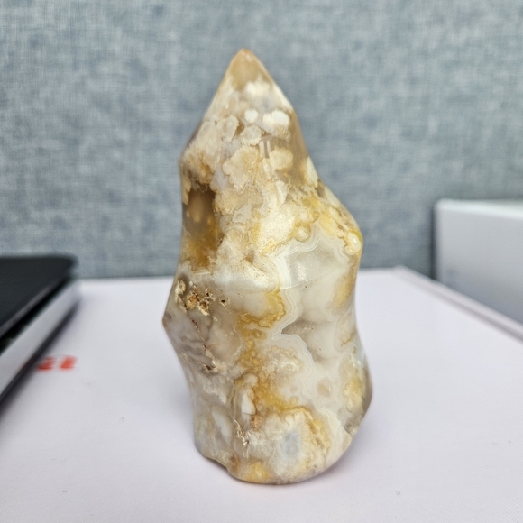 Flower Agate Flame Crystal Tower Point carved - Picture 4 of 6